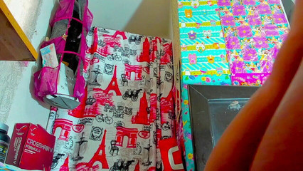 Barbychocolat: 你把我的短裤拉下来，可以看到我的裸体阴户