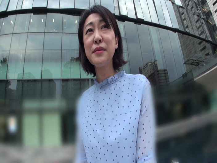 MBM3988: H067g01 a 60-year-old Mature Woman with a Good Wife and Wise...