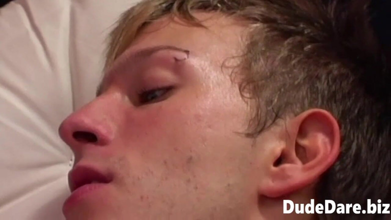 DudeDare: Experimenta el deleite de una mamada perfectamente entregada