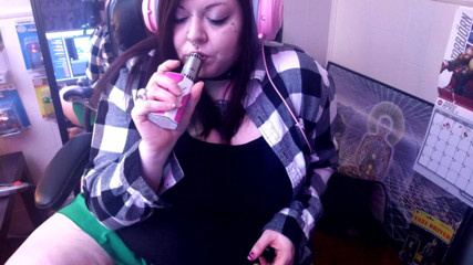 Gidget X: Vaping & ignoring you