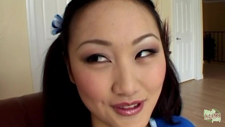 Magic Asian Pussy: Una femmina asiatica si impegna nell'auto-stimolazione anticipando di impegnarsi in...