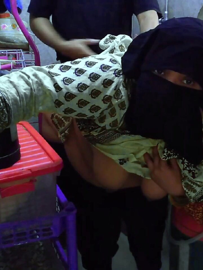 Aria Mia: Une femme au foyer desi indienne se fait baiser dans...