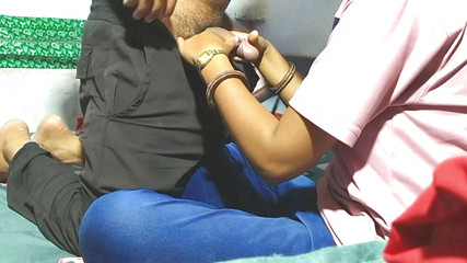 Rakul008: Sexy nevlastní sestra Sanjana v tričku a J Ea Ns...