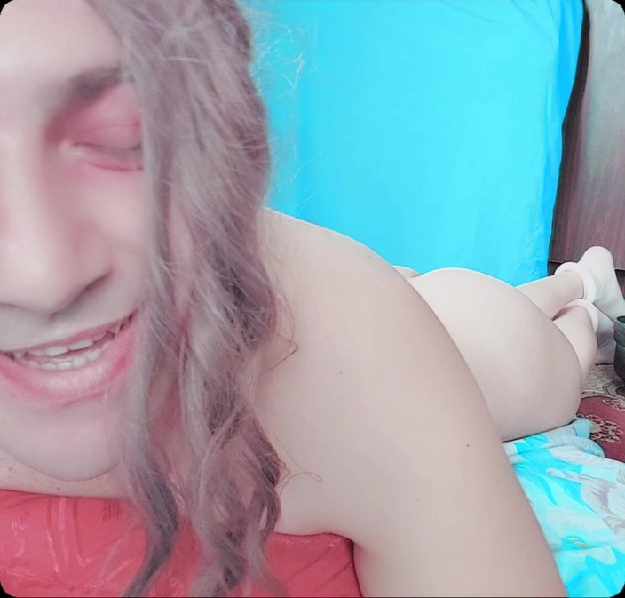 Kitty_Cross: Web kamerası ateşli sevimli kadın kılıklı femboy götlü kızıl saçlı...