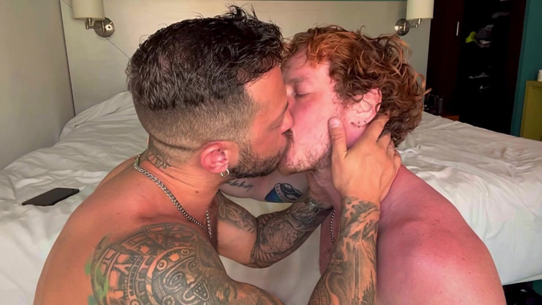 Christian Hunter: Abang Brazil mengongkek saya dengan keras dan mendalam sehingga saya...