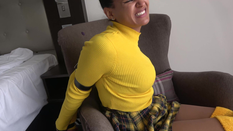 Latina Fetish: Calisa Bliss Belt Svázaná, Ballgagged a Penis gagged na prvním...