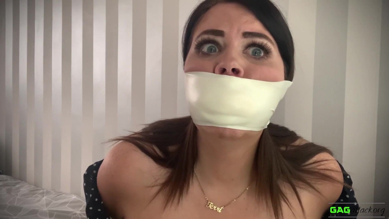 Gag Attack: Terri - Microfoam tape auto-bâillon