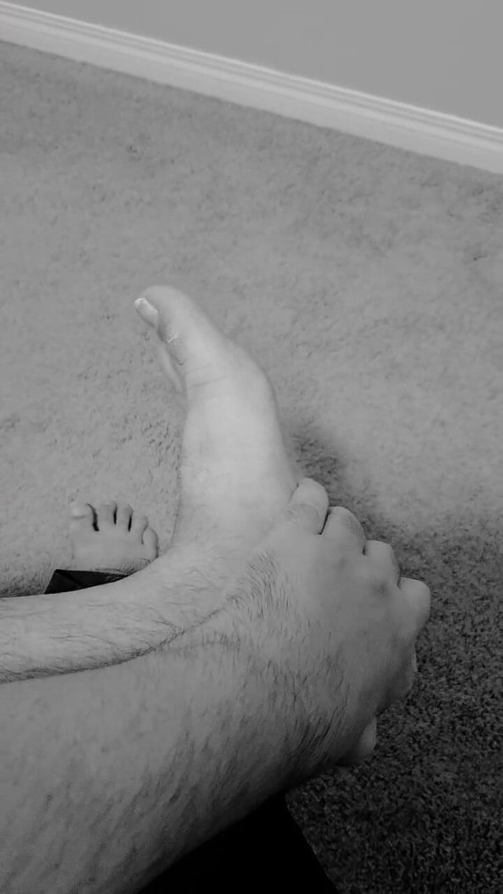 Erotic Man: Macho gemendo e pé sujo acariciando