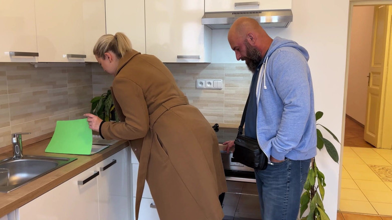 Qombol: Agen real estat semok dientot habis-habisan sama pelanggan kontol besar