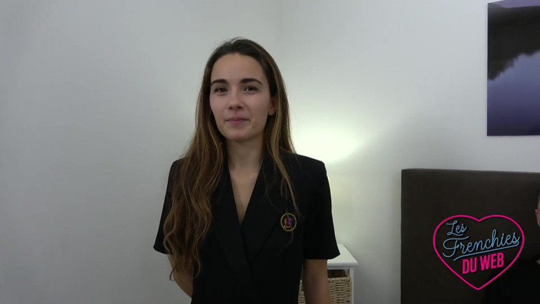 The Frenchies of the web: Natalia, ein versautes mädchen, das von zwei typen gefickt wird