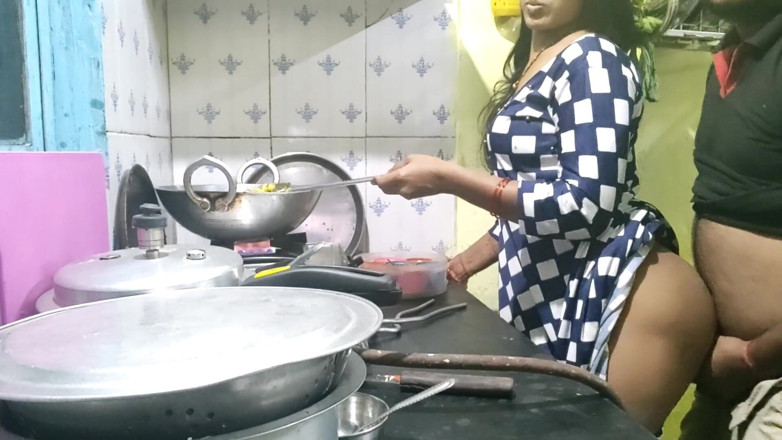 Mumbai Ashu: Awek India panas berkongkek di dapur