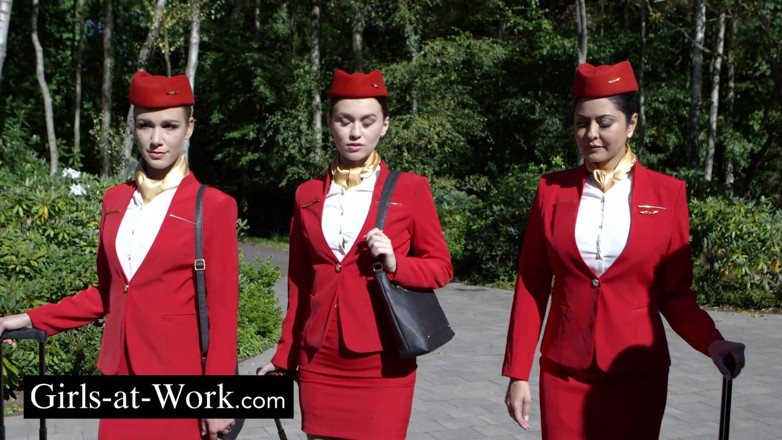 Girls At Work: Trio stewardess linii lotniczych