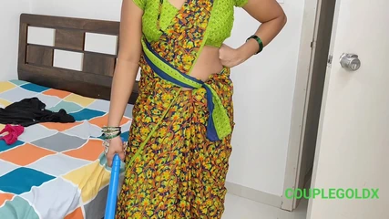 扫地机在床上发现了塑料阴茎