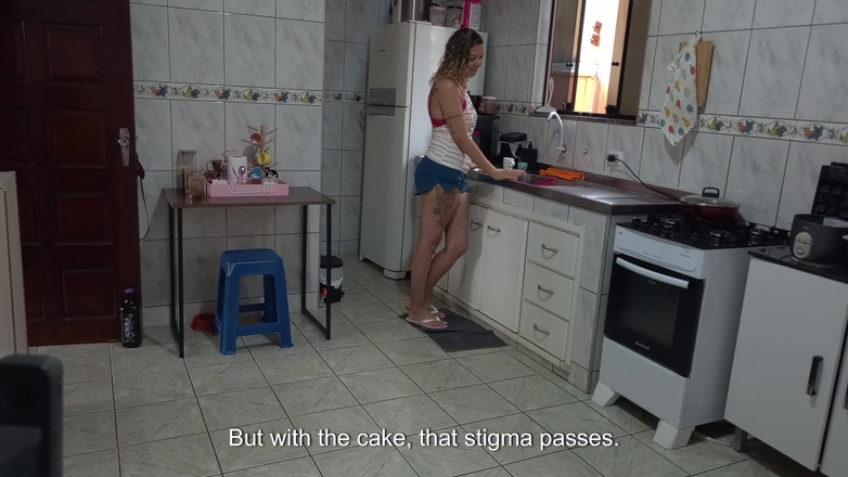 Gabi SweetCouplesStories: Une jeune soubrette offre des services supplémentaires