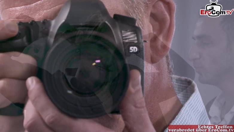 EroCom: Fotógrafo tiene un trío caliente con una milf alemana tetona...