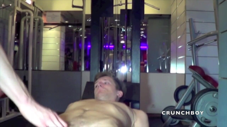 Crunch Boy: Geneukt door Calixte bij de sportclub