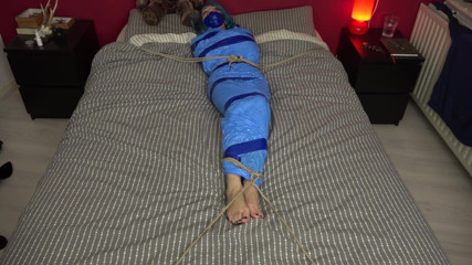 Restricting Ropes: Luna Grey - mumia di atas katil