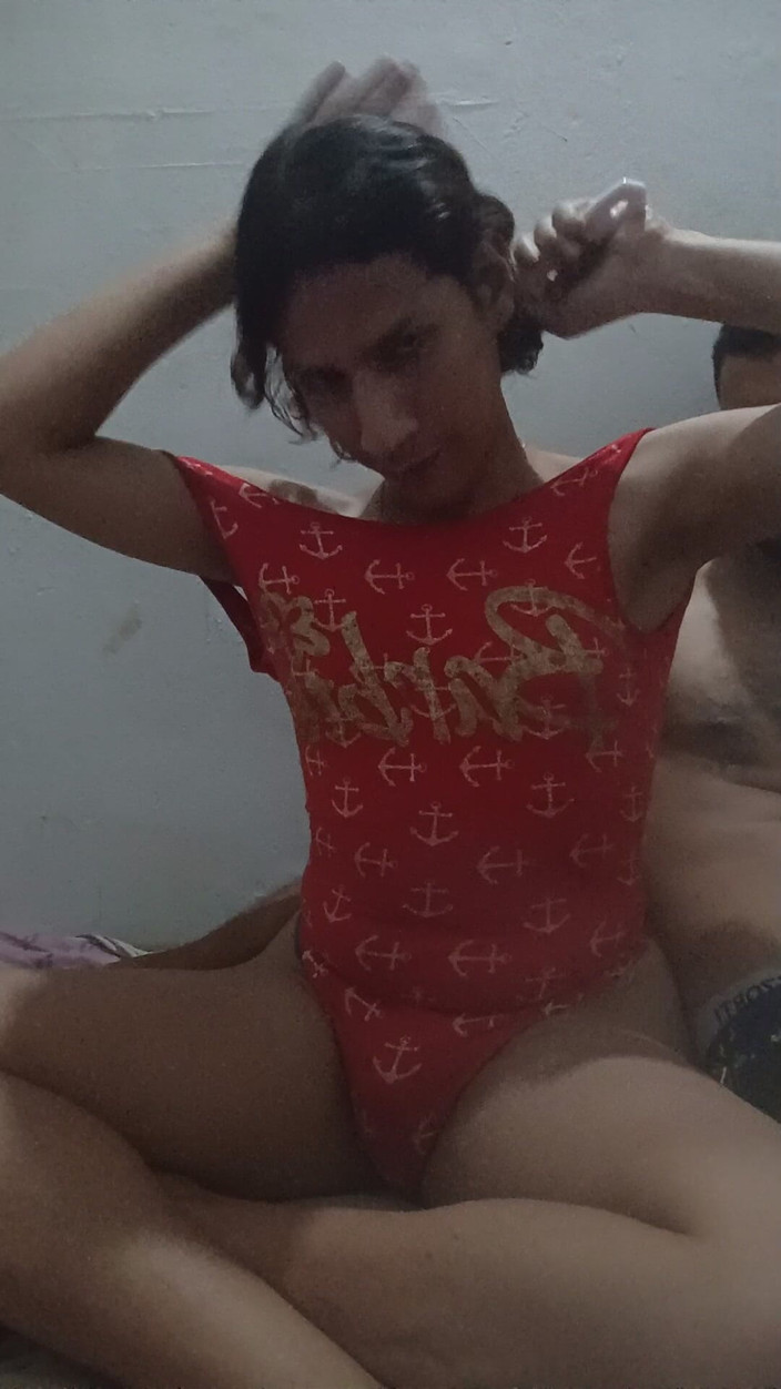 Femboy from Colombia: Rika kyssar för mina rika bröst