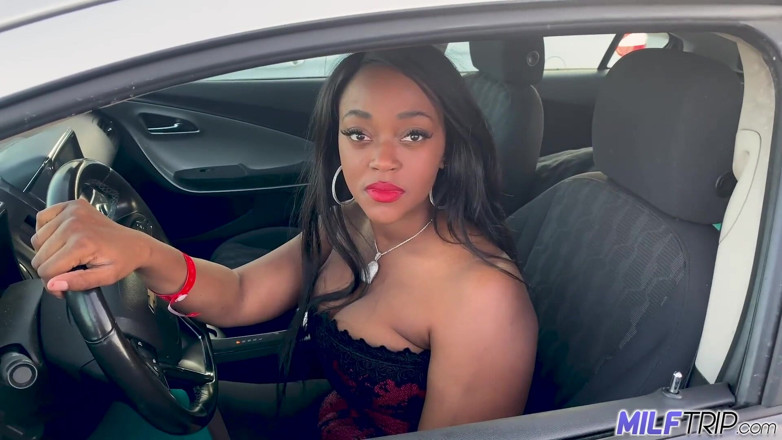 MILF Trip: Buxom ebony sweetheart works over the cock