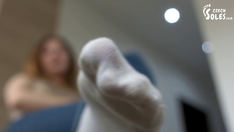 Czech Soles - foot fetish content: Stokin puma putih yang sangat bau