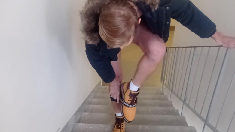 Dick Love Boys: Wanking in the entrance