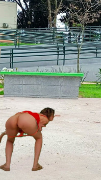 Les fantômes du parc aiment se faire sucer.