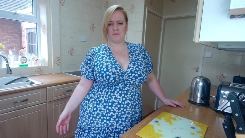 Julie_Bliss: Giantess Julie Bliss - Psihiară și domina fratele vitreg cu curul