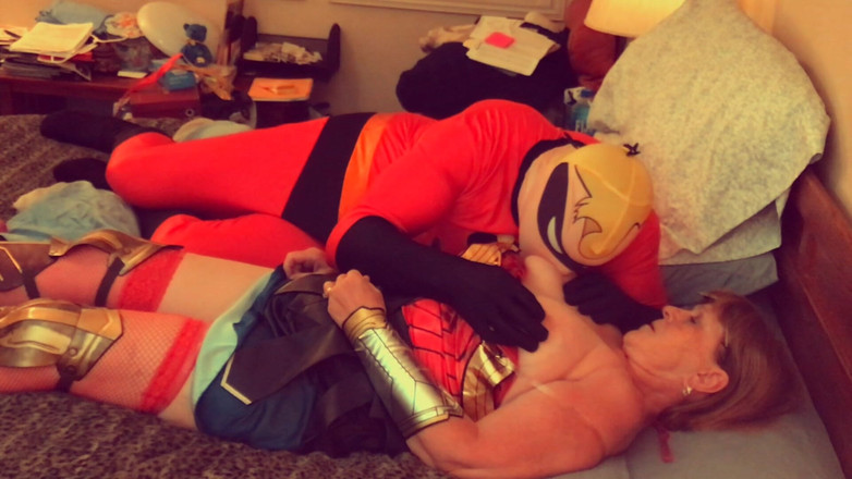 Carmen Angel: Tajná šukací aféra pana Neuvěřitelného a babičky Wonderwoman