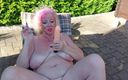 PureVicky66: Une mamie BBW allemande suce dehors !