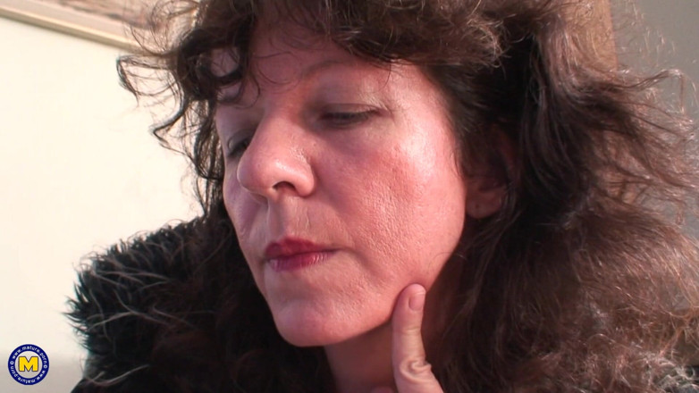Mature NL: Older Slut Takes on a Bit of Pussy Pie