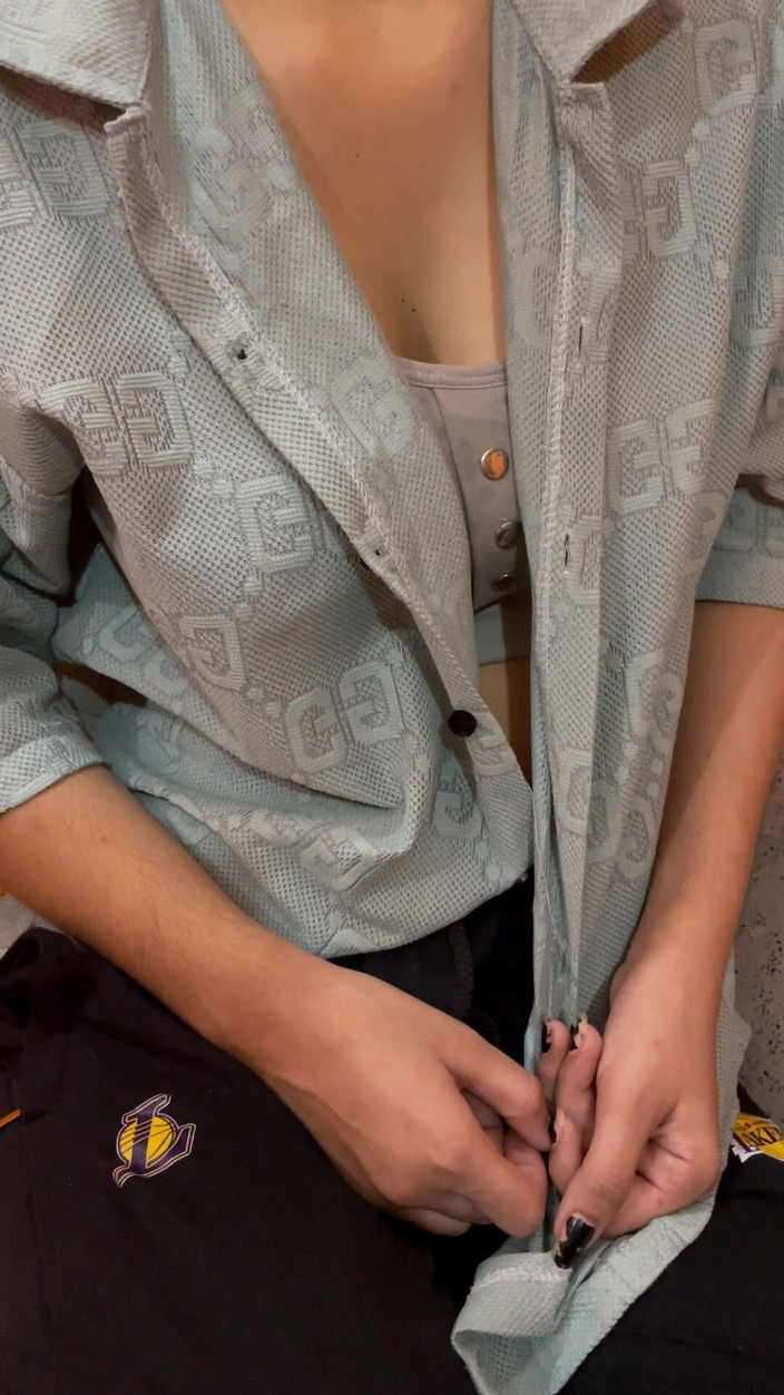 Riya mickey: Abang tiri indiaku tiba-tiba datang ke kamarku dan ngentot aku...