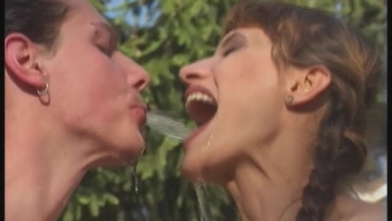 Absolute BDSM films - The original: Privé pisfilm - scène #06
