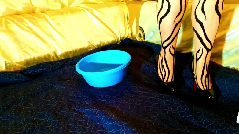 Natali-Alisa: Pissing