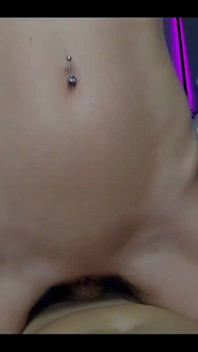 Blowjob sudut pandangan pertama dan menunggang dengan creapie panas untuk pepek
