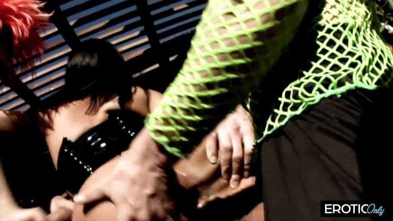 Onlyvids: Fishnet babes chia sẻ con cu đau nhói trong màn chơi...