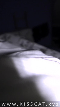 11 ° giorno- la matrigna condivide la camera d'albergo con StepSon e viene sborrata a sorpresa nella figa