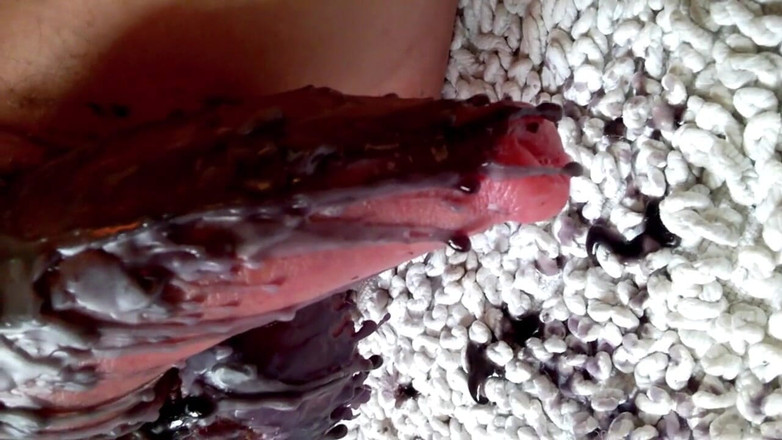 Lilly Disgrace: मेरी मुलायम रेशमी चूत के सिरे पर गर्म मोम पिघलाना