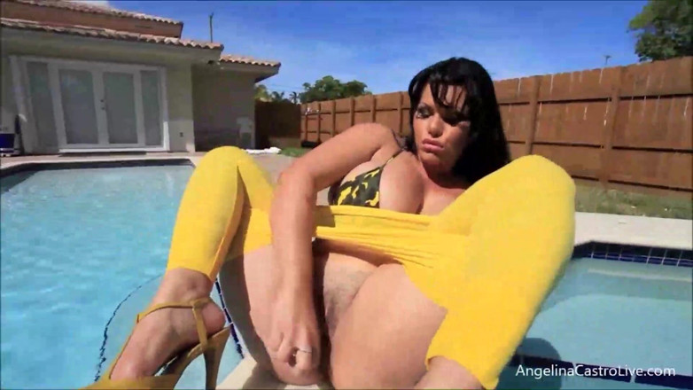Angelina Castro: Angelina Castro ist heiß und geil am pool !!