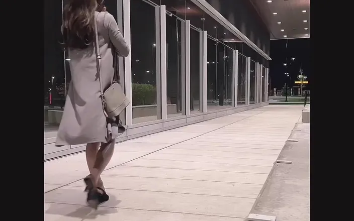 Eva Pans: Flashing in the Shopping Mall