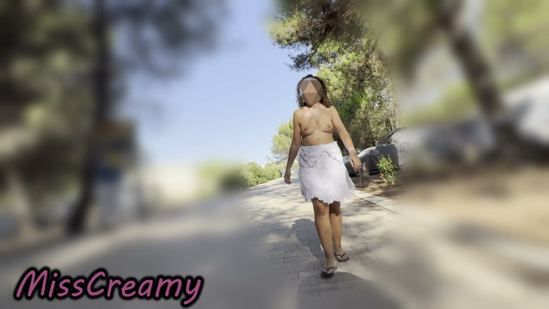 Miss Creamy: Ekshibicjonista nauczyciel ryzykowne cycki Flash nagi spacer publicznymi ulicami Francji...