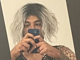 Heather: Crossdressing di Depan Cermin
