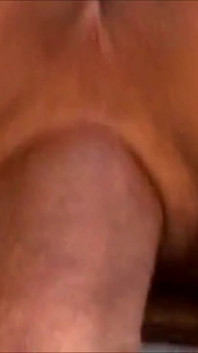 Sexy harige rijpe vrouw met handschoenen anaal geneukt van dichtbij