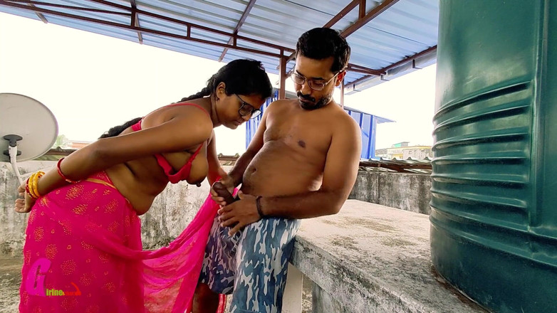 Horny_Bong: Indian Bhabi Take Cream Her Face