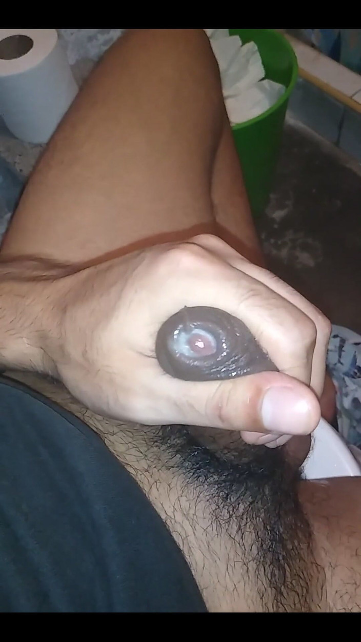 AlexAlejandro13: Riche bite épaisse, ce garçon veut avoir sa bite vraiment en érection...