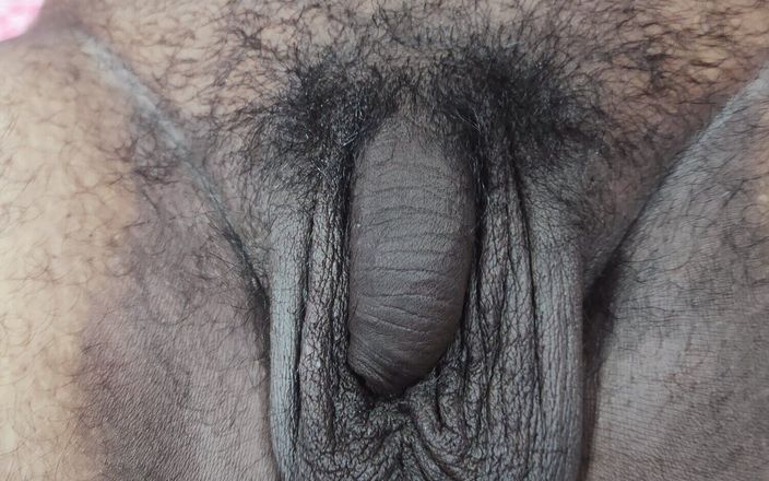 Suryasushma: Desi Bhojpuri Bhabhi Handjob to Her Boyfriend in the Bedroom