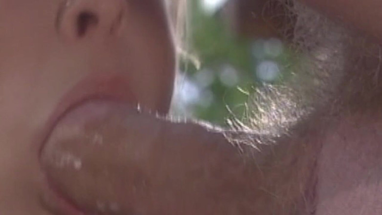 Onlyxfans: Blondes schätzchen wird im freien hart gefickt