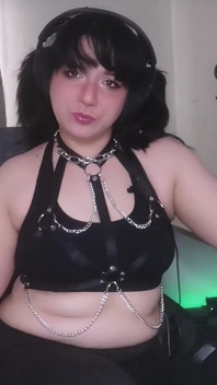 Secretaria malcriada se burla de tu pequeña polla diariamente