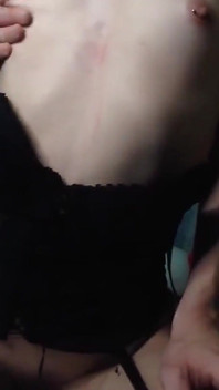 Candy komt op tijdens het roken en gaat op de lul zitten - Mano Nico