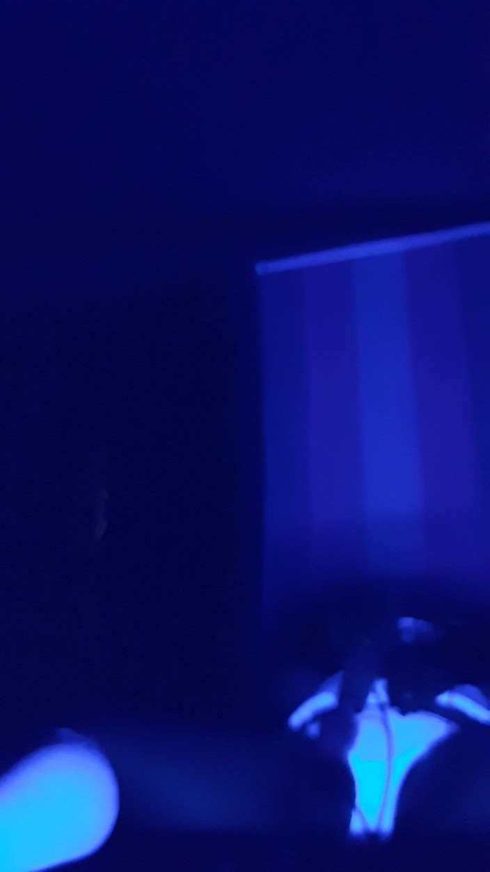 Roxxie rae page: Vlastní svazování s černým světlem