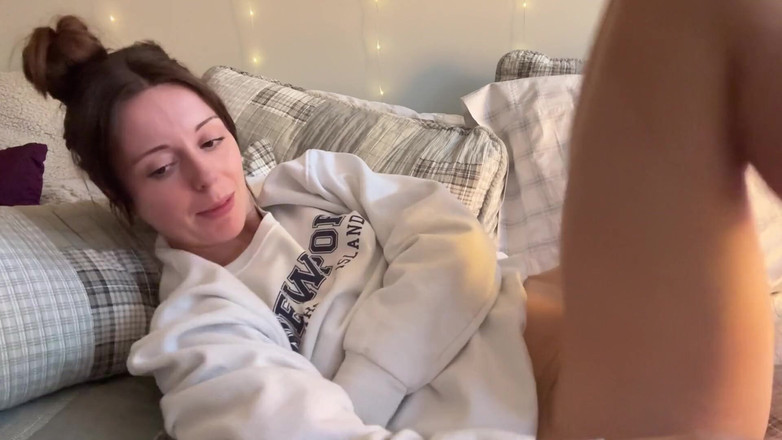 Nadia Foxx: 여친이 섹스하도록 설득하지만 대신 지켜보게 만드는 그녀 | Gfe | 큰 소리로 오르가즘